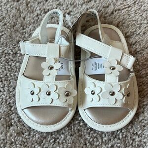 NWT The Children’s Place baby girl white sandals, size 6-12months
